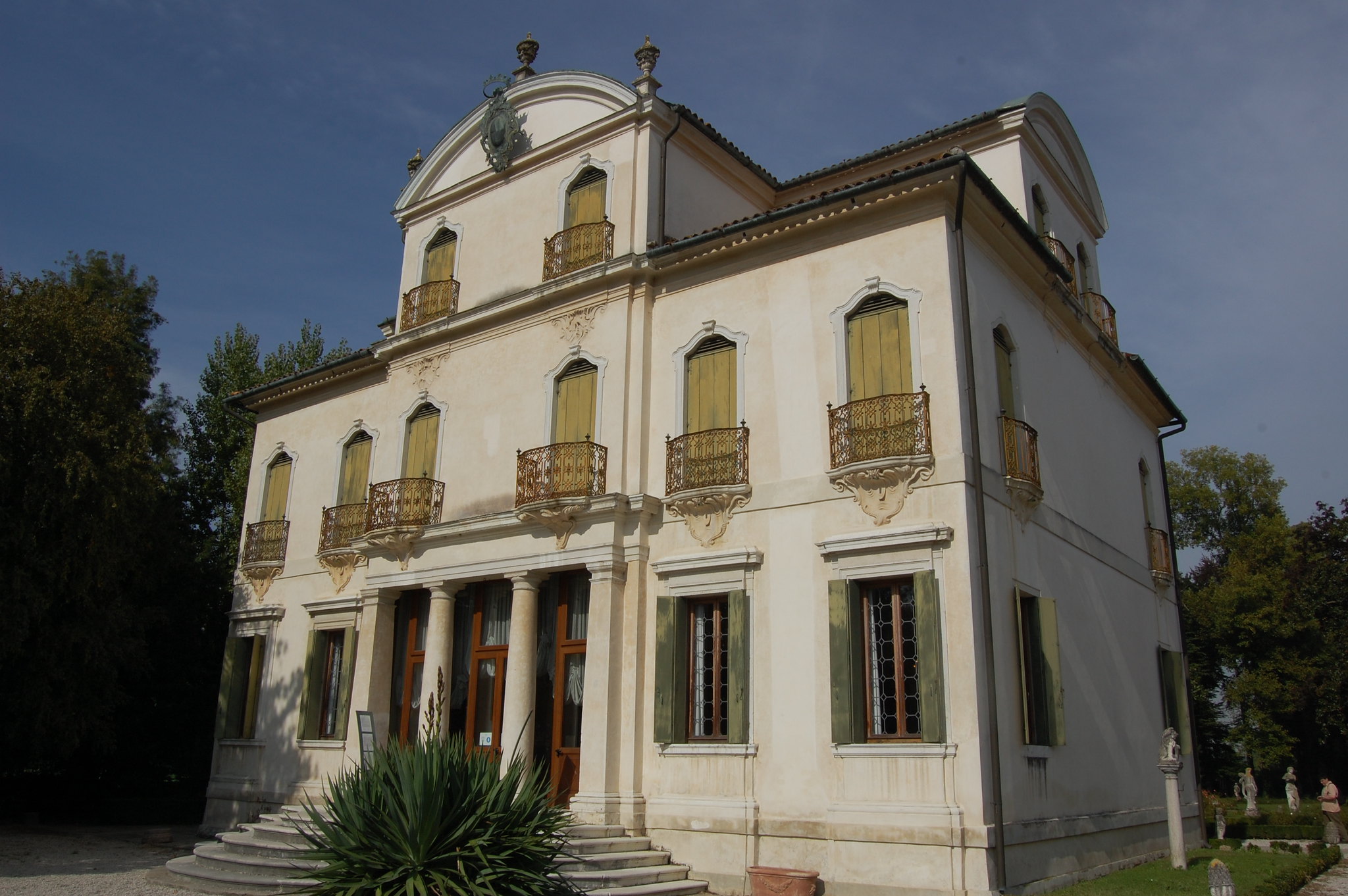 Villa Sceriman, Widmann Rezzonico, Foscari, Costanzo è una villa veneta di Mira, situata lungo la Riviera del Brenta.