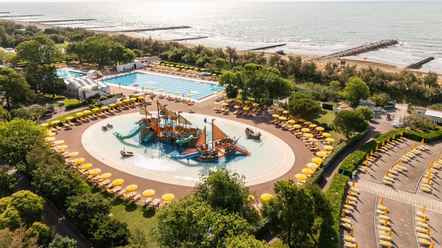 vista alta risorto vicino mare