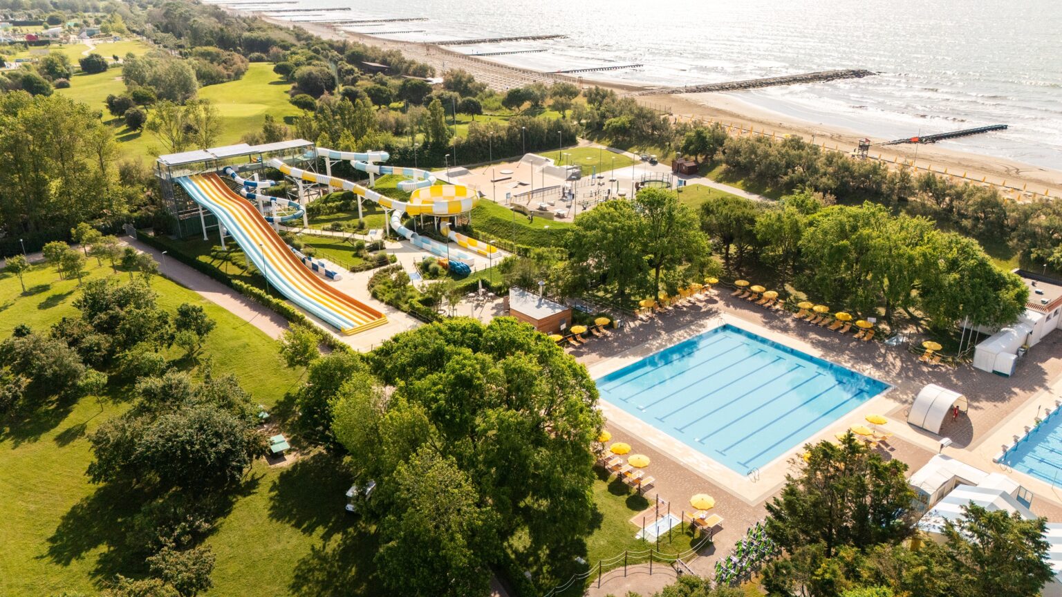 vista alta risorto vicino mare