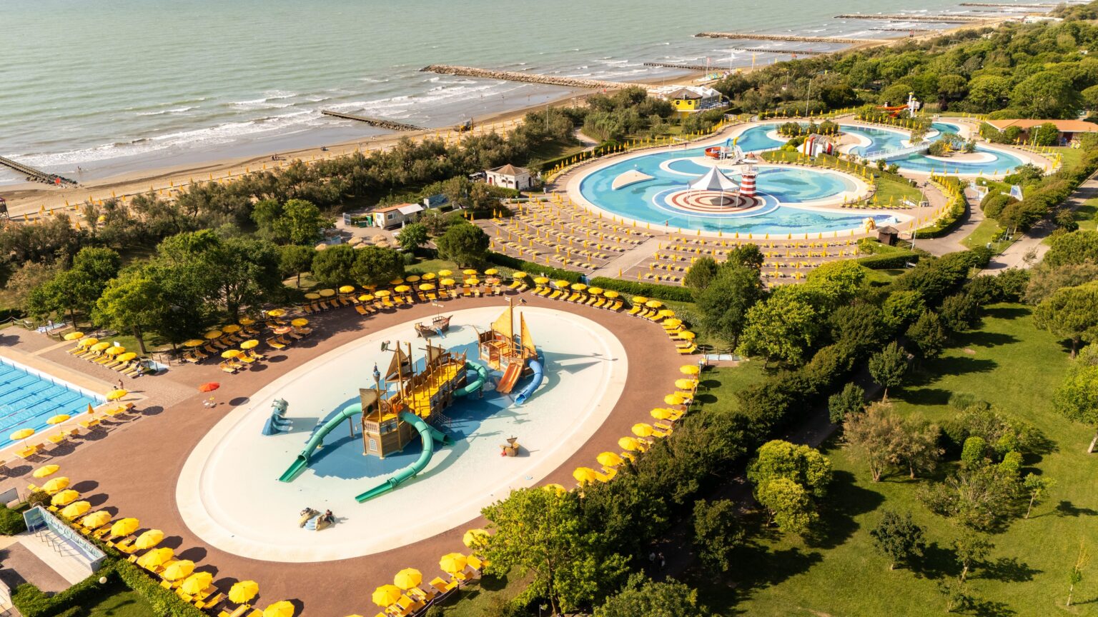 vista alta Risorto vicino mare