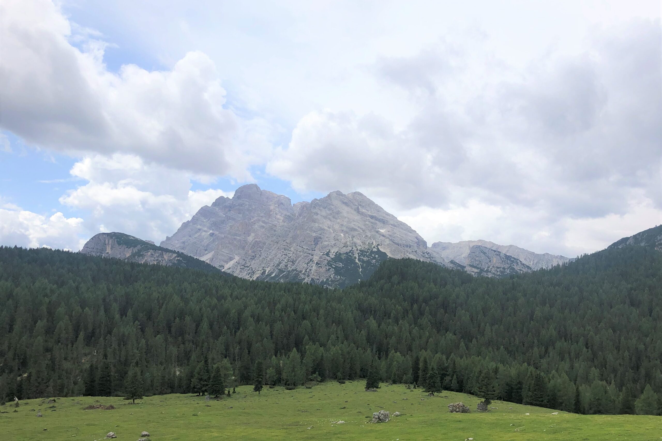 Blick auf die drei Gipfel von Lavaredo in den Venetischen Dolomiten