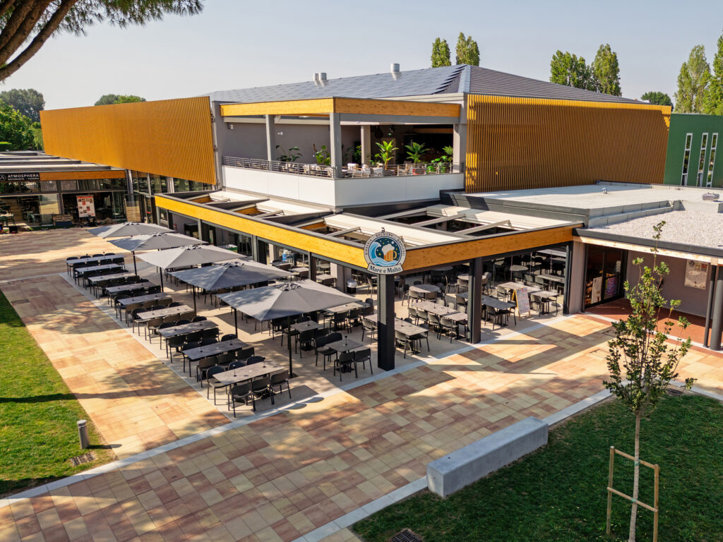 Brand-new conference rooms surrounded by nature in Caorle for corporate events in Veneto.